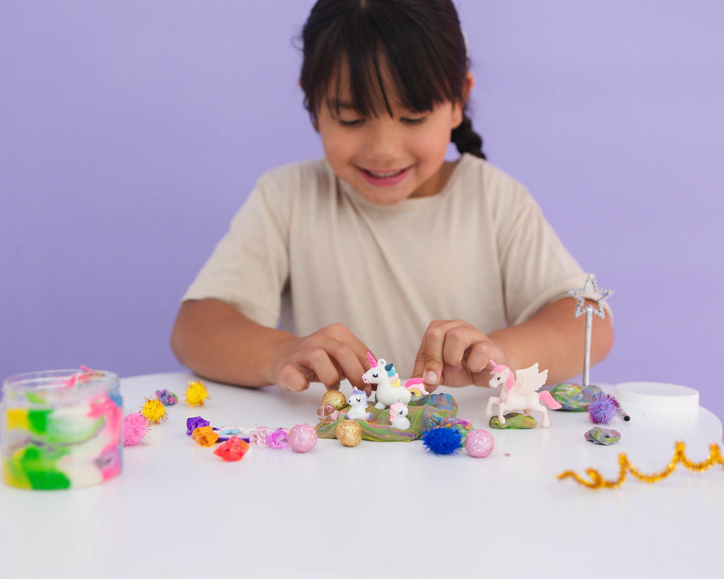 Unicorn Dreams Mini Sensory Kit Sensory Play, Cognitive Development and Fine Motor Skills, Tactile Activities for On The Go, Sensory Toys for Preschoolers and Kids Ages 4, 5, 6, 7, 8